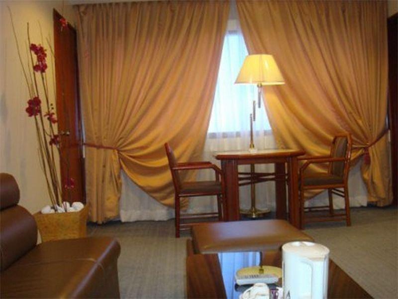 The Emperor Hotel Малакка Экстерьер фото